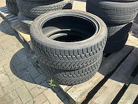 Bridgestone snow autoband (2x) 245/45r19 - afbeelding 1 van  6
