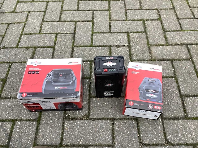 Bridgestraton 82volt accu's en laders - afbeelding 1 van  4