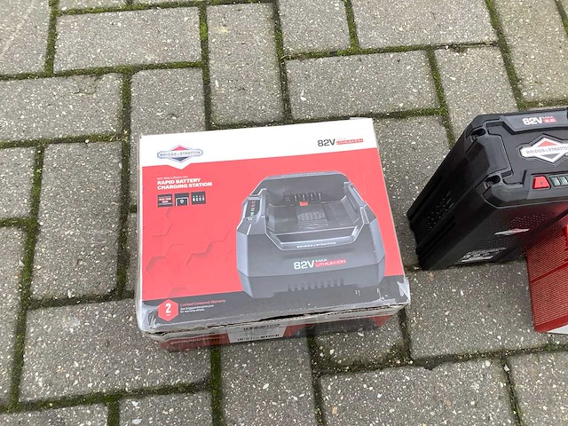 Bridgestraton 82volt accu's en laders - afbeelding 3 van  4