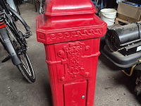 Brievenbus, rood