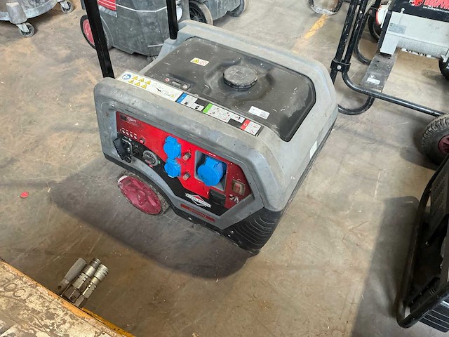 Briggs and straton q6500 geluidgedempte benzine aggregaat 6,5kva - afbeelding 1 van  7
