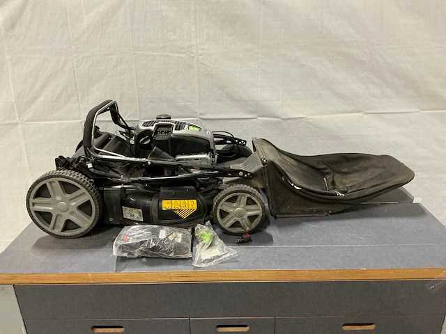 Briggs&strattion 675is grasmaaier - afbeelding 1 van  9