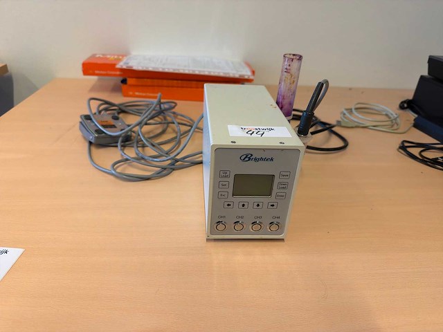 Brightek bk-spot cure-100 uv led spot curing systeem 4-kanaals - afbeelding 1 van  3