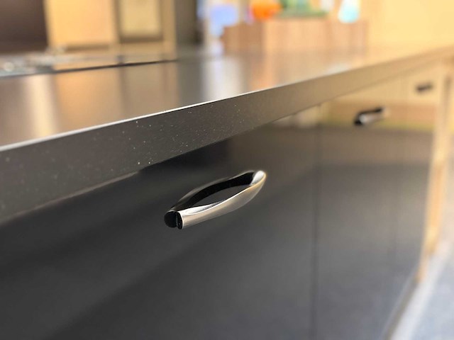 Brigitte - showroomkeuken met aeg/siemens apparatuur - afbeelding 4 van  17