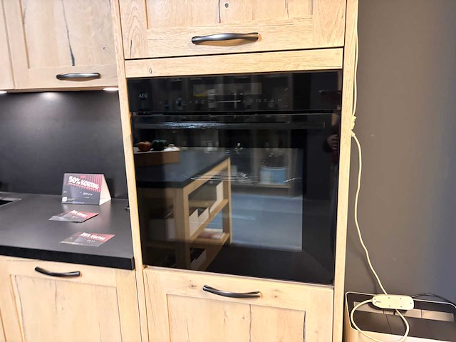 Brigitte - showroomkeuken met aeg/siemens apparatuur - afbeelding 13 van  17