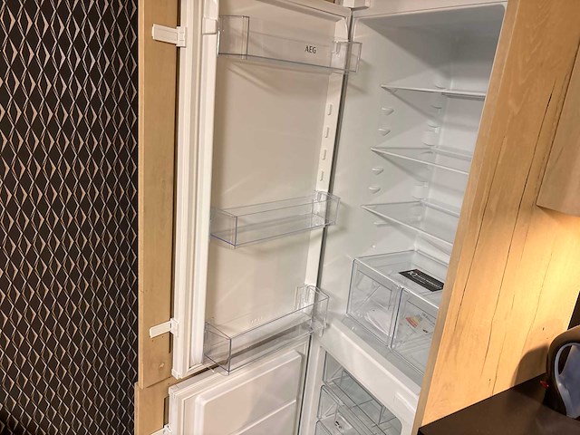 Brigitte - showroomkeuken met aeg/siemens apparatuur - afbeelding 16 van  17