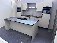 Brigitte - showroomkeuken met apparatuur