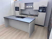 Brigitte - showroomkeuken met apparatuur