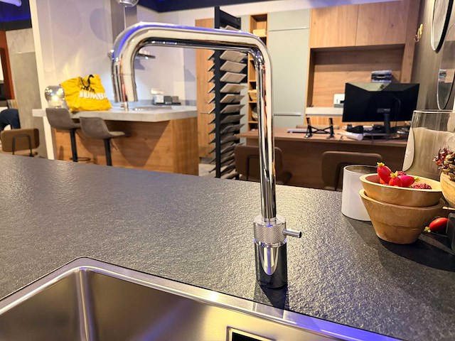 Brigitte - showroomkeuken met apparatuur - afbeelding 4 van  25