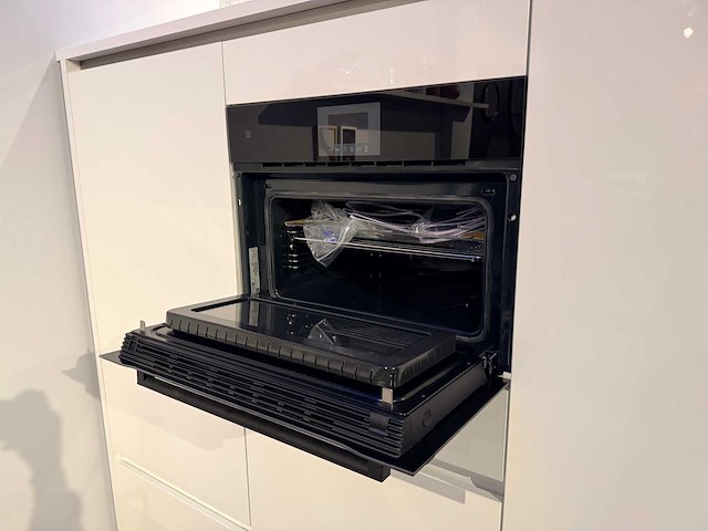 Brigitte - showroomkeuken met apparatuur - afbeelding 13 van  25