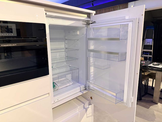 Brigitte - showroomkeuken met apparatuur - afbeelding 4 van  12