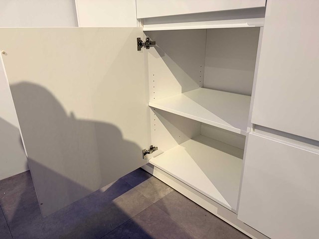 Brigitte - showroomkeuken met apparatuur - afbeelding 17 van  25