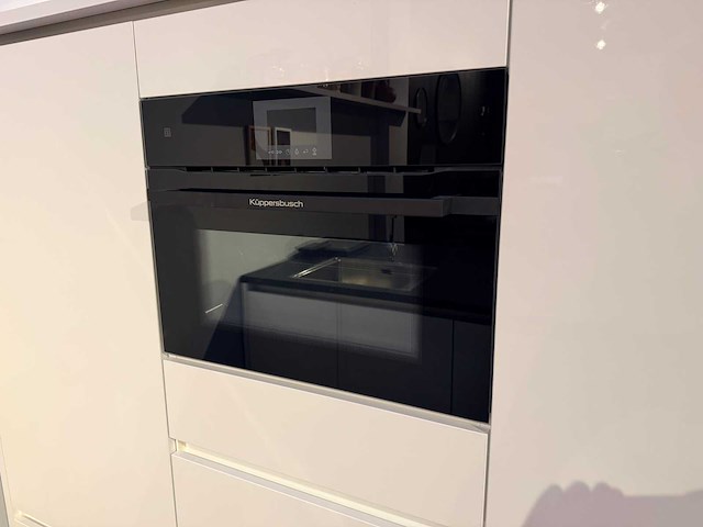 Brigitte - showroomkeuken met apparatuur - afbeelding 18 van  25