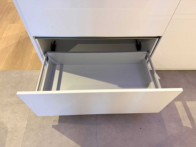 Brigitte - showroomkeuken met apparatuur - afbeelding 10 van  12