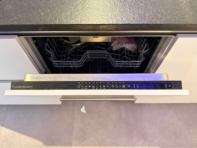 Brigitte - showroomkeuken met apparatuur - afbeelding 22 van  25