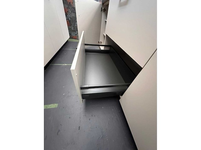 Brigitte - showroomkeuken met apparatuur - afbeelding 3 van  13