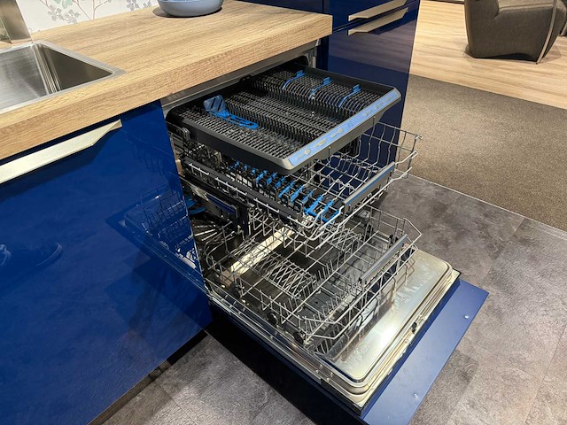 Brigitte - showroomkeuken met electrolux apparatuur - afbeelding 13 van  39