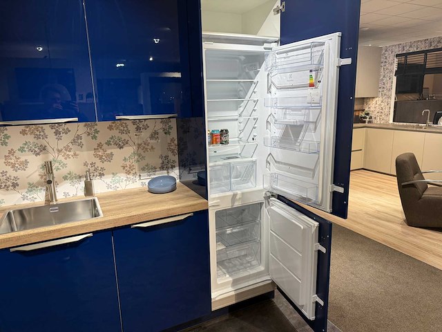 Brigitte - showroomkeuken met electrolux apparatuur - afbeelding 15 van  39