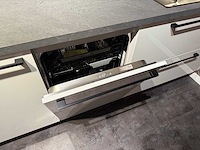 Brigitte - showroomkeuken met electrolux apparatuur - afbeelding 28 van  39