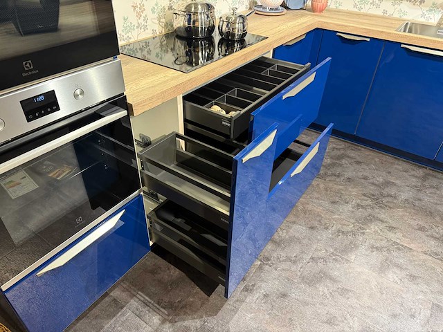 Brigitte - showroomkeuken met electrolux apparatuur - afbeelding 36 van  39