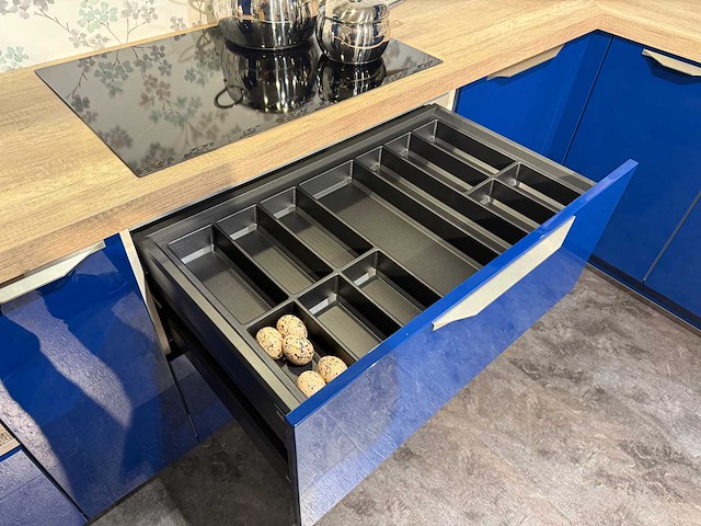 Brigitte - showroomkeuken met electrolux apparatuur - afbeelding 37 van  39