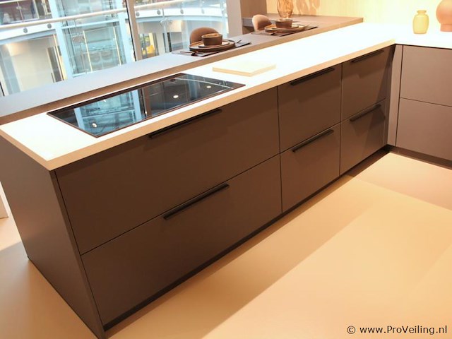 Brigitte eilandkeuken met apparatenwand - afbeelding 2 van  54