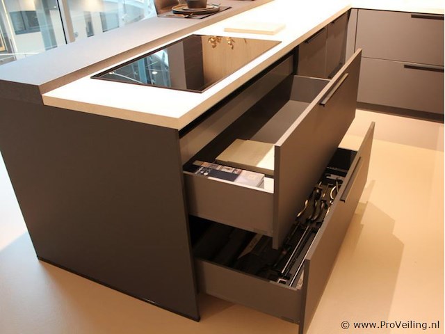 Brigitte eilandkeuken met apparatenwand - afbeelding 3 van  54