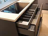 Brigitte eilandkeuken met apparatenwand - afbeelding 4 van  54