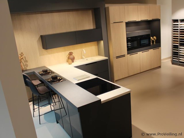 Brigitte eilandkeuken met apparatenwand - afbeelding 1 van  54