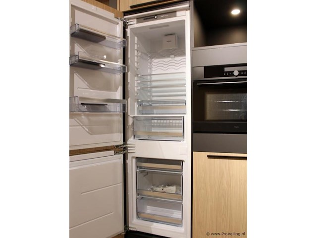 Brigitte eilandkeuken met apparatenwand - afbeelding 33 van  54