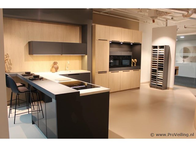 Brigitte eilandkeuken met apparatenwand - afbeelding 34 van  54