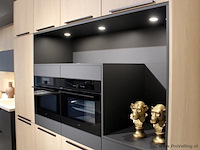 Brigitte eilandkeuken met apparatenwand - afbeelding 49 van  54