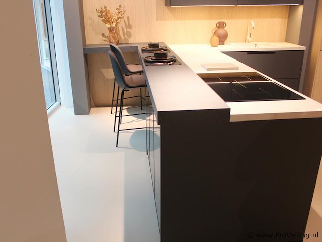 Brigitte eilandkeuken met apparatenwand - afbeelding 45 van  54