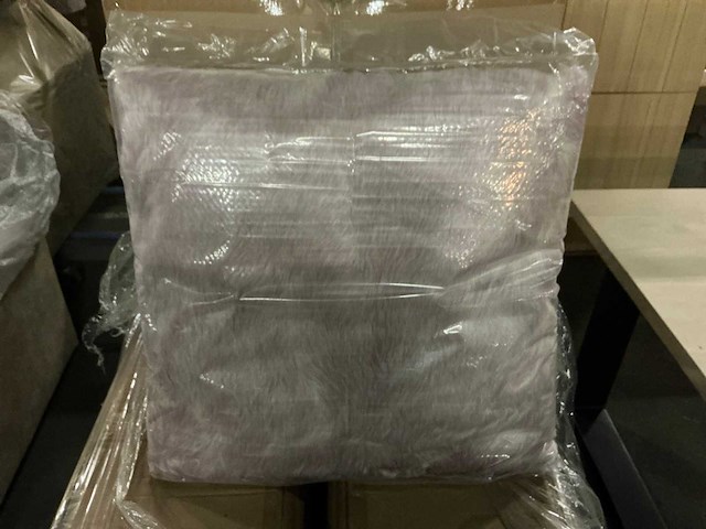 Brinker fox fur pink 60x60cm sierkussen (42x) - afbeelding 3 van  5