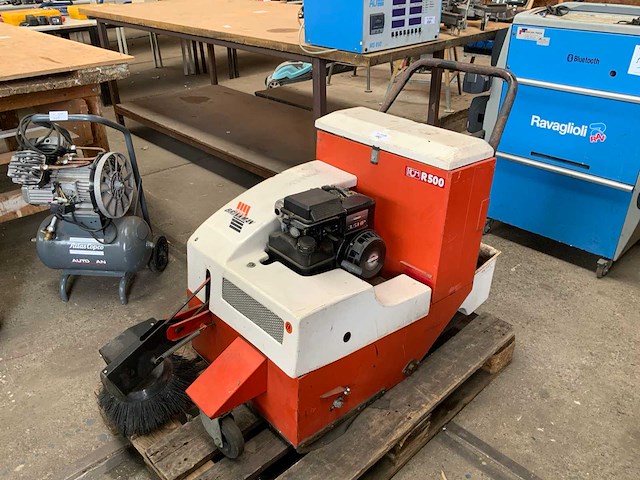 Brinkman r 500 veegmachine - afbeelding 1 van  4