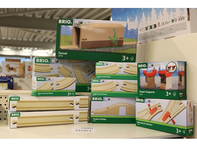 Brio uitbreidingsets w.o. tunnel, brug en switches, 10 dozen. - afbeelding 1 van  3
