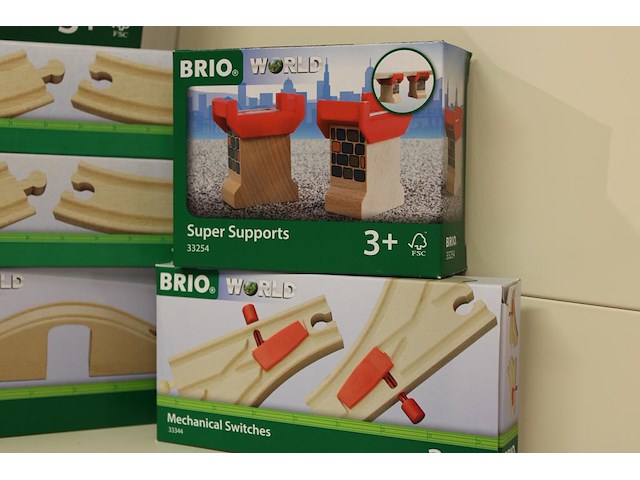Brio uitbreidingsets w.o. tunnel, brug en switches, 10 dozen. - afbeelding 2 van  3