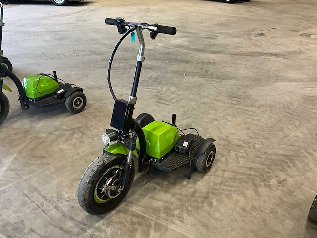 Briski elektrische step/driewieler - afbeelding 1 van  7