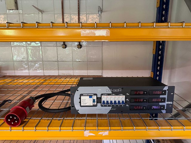 Briteq - pd32a - 32a power distributor - afbeelding 1 van  4