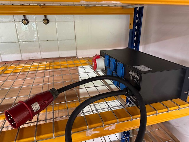 Briteq - pd32a - 32a power distributor - afbeelding 3 van  4