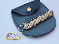 Broche met 64 parels (4mm) - afbeelding 1 van  7