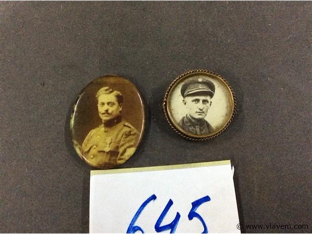 Broche + - afbeelding 1 van  2