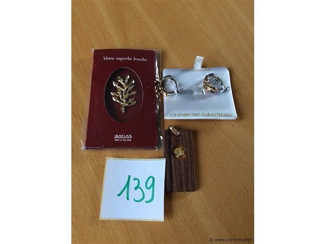 Broche + - afbeelding 1 van  2
