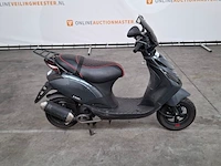 Bromfiets, piaggio, zip, 2019