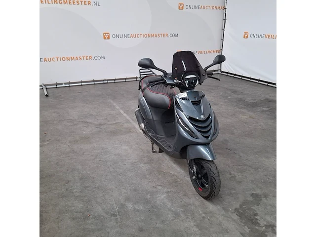 Bromfiets, piaggio, zip, 2019 - afbeelding 15 van  21