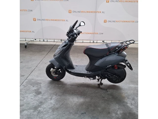 Bromfiets, piaggio, zip, 2019 - afbeelding 18 van  21