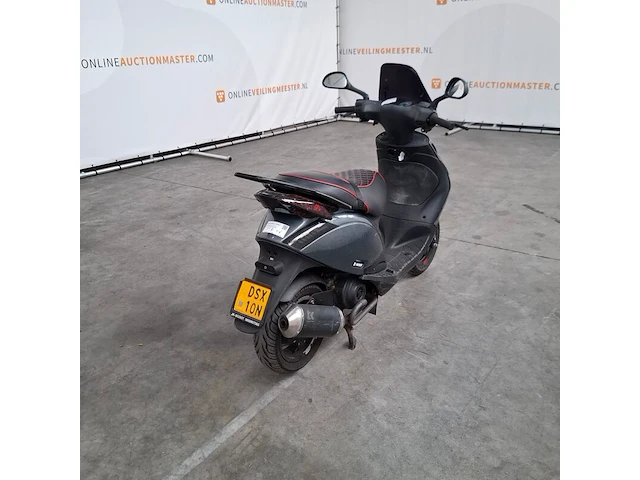Bromfiets, piaggio, zip, 2019 - afbeelding 21 van  21