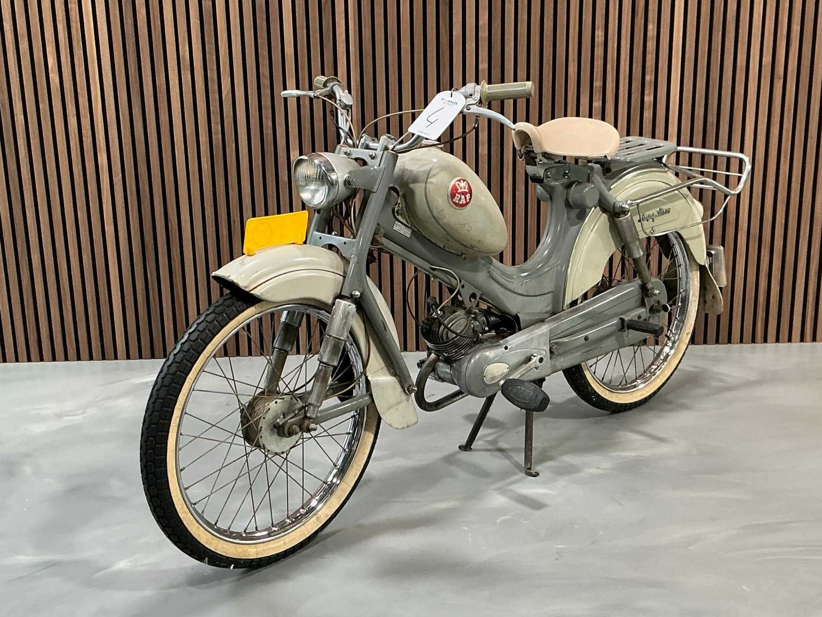 Brommers uit privécollectie louwe post, en diverse motoren en onderdelen
