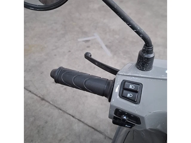 Bromscooter, la souris, sourini, 2022 - afbeelding 2 van  21