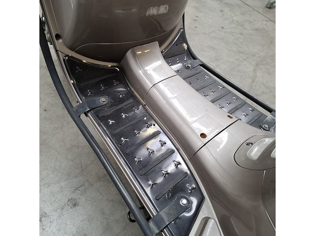 Bromscooter, la souris, sourini, 2023 - afbeelding 13 van  25